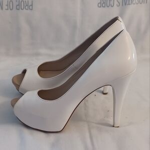 INC International Concepts White Shoe Heels Size7.5